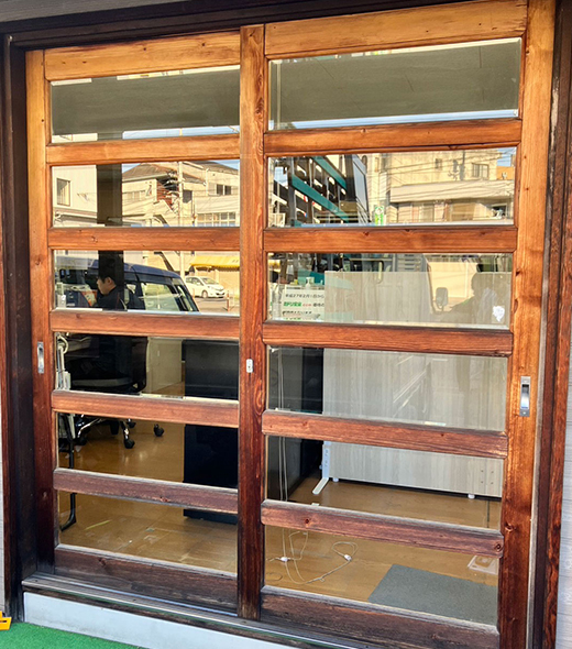 店舗玄関扉の交換前